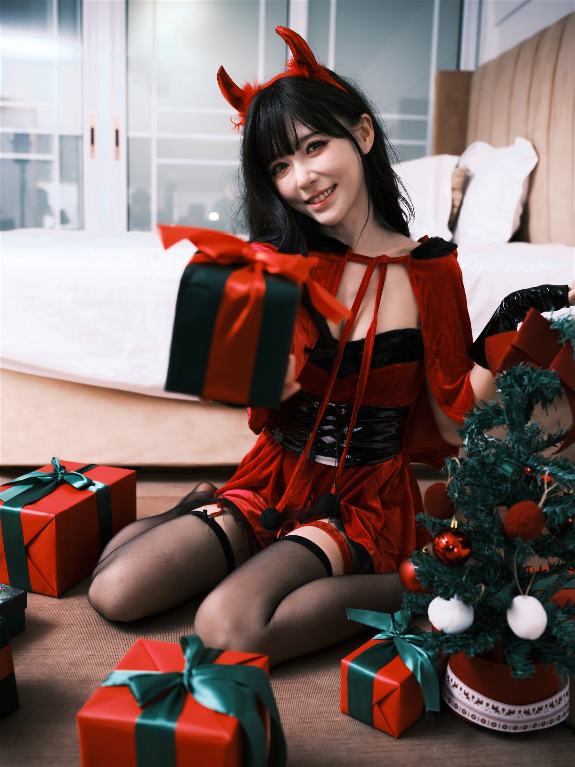 YITUYU艺图语 2025.01.12 小恶魔大闹圣诞 夏树友人帐